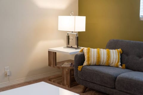 Newly Renovated Beautiful Home W Everything! (p43)