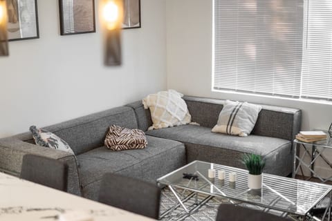 Sleek 1BR NoHo Apt w/ Parking & EV Charger (p69)