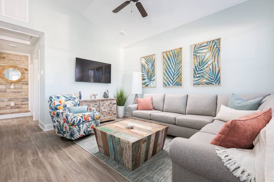 Living area with flat screen