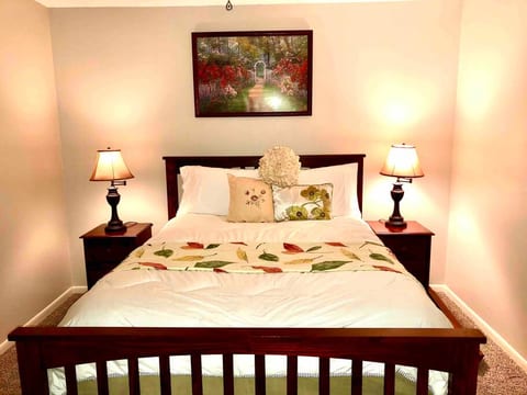 2nd spacious Queen Bedroom.
