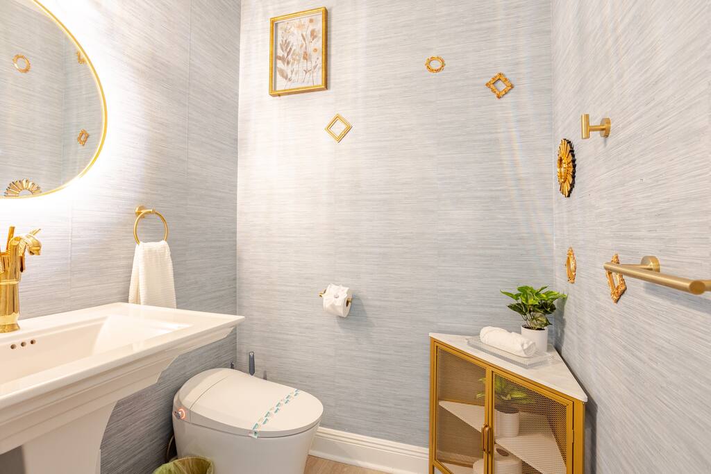 modern-luxury-or-fenced-or-pet-friendly/