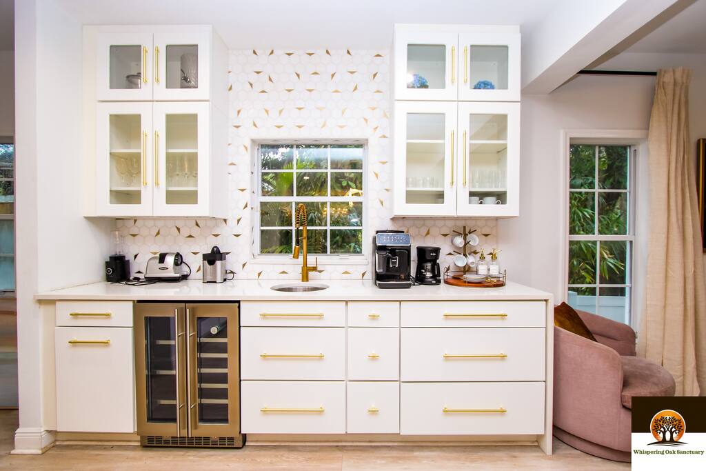 modern-luxury-or-fenced-or-pet-friendly/