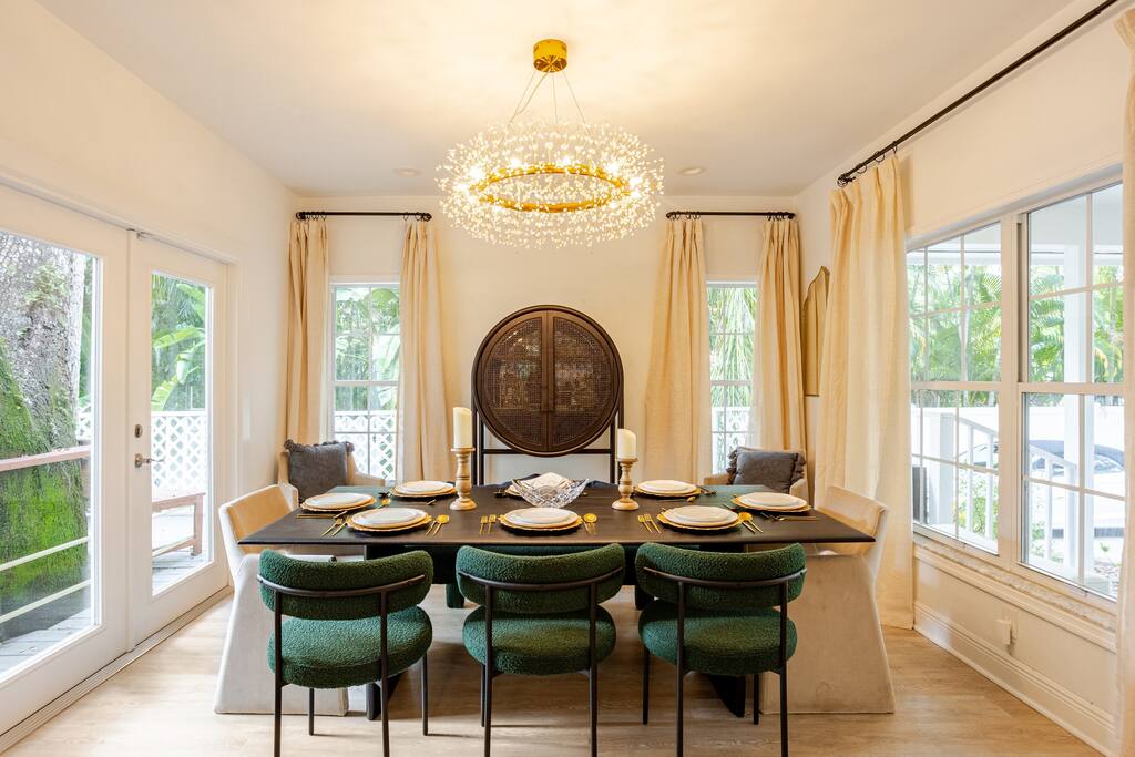 modern-luxury-or-fenced-or-pet-friendly/