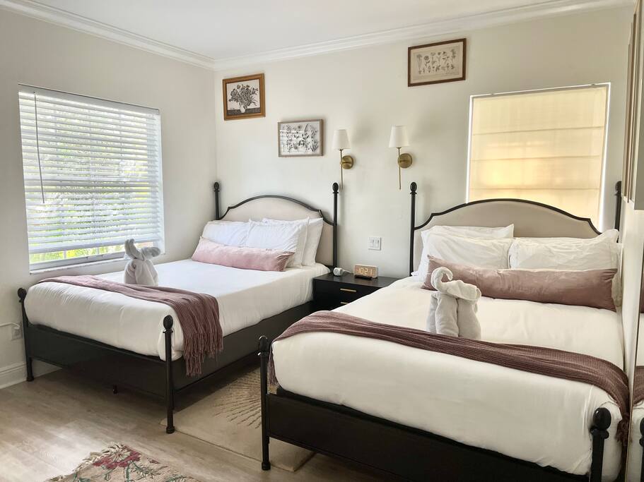 modern-luxury-or-fenced-or-pet-friendly/