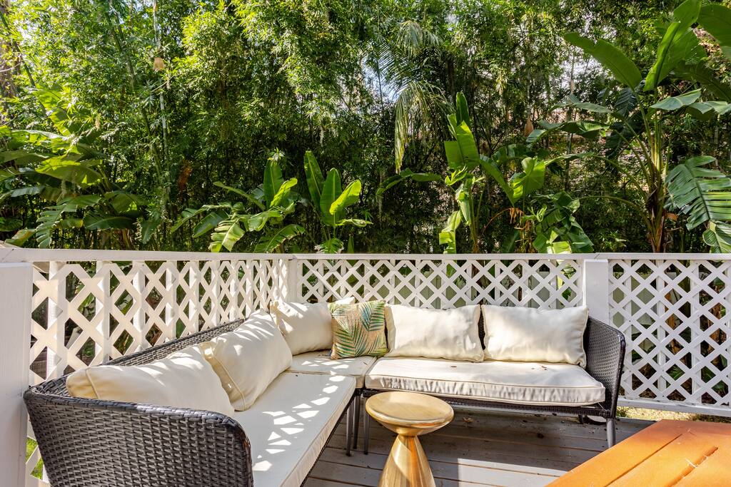 modern-luxury-or-fenced-or-pet-friendly/