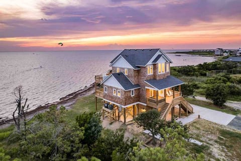 NEW soundfront home 360 Water Views Private Beach
