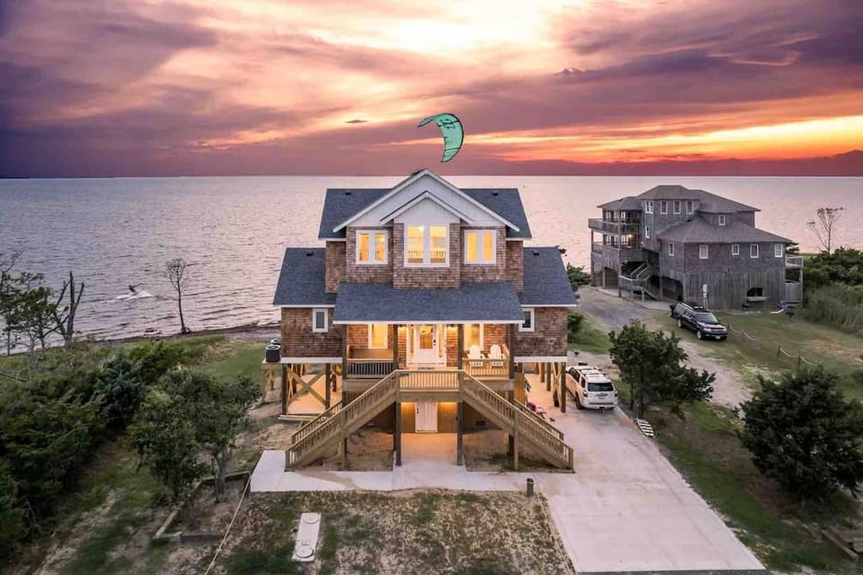 Kite surfers dream vacation home! Launch right from your Backdoor!
