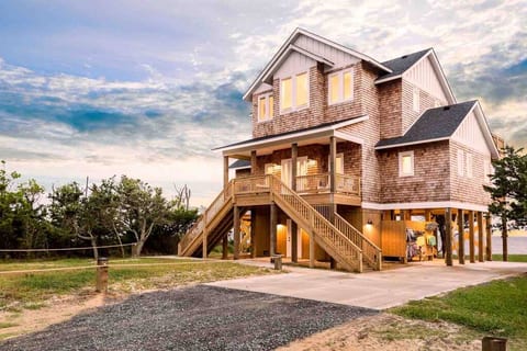 NEW soundfront home 360 Water Views Private Beach