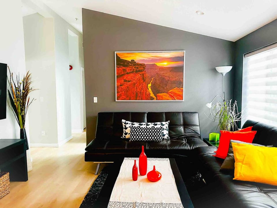 Living room - modern, comfortable, clutter-free and relaxing