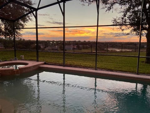 Beautiful Sunset Villa by Disney w/many amenities!