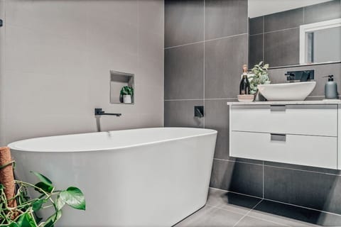 4BR: Mountain and Water Views, in Sorell, Tasmania