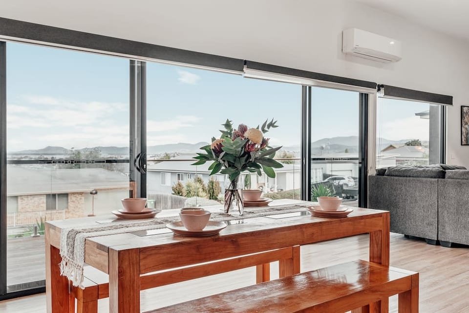 4BR: Mountain and Water Views, in Sorell, Tasmania - Sorell