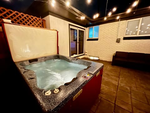 Hot-tub open year round