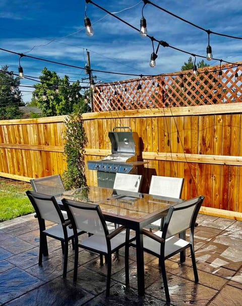 Hot Tub, Garage, 2 x Kitchens, 3 x Bath