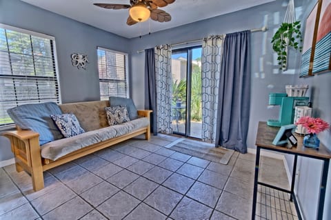 Heart of PCB! 7 min walk to beach & steps to pool!