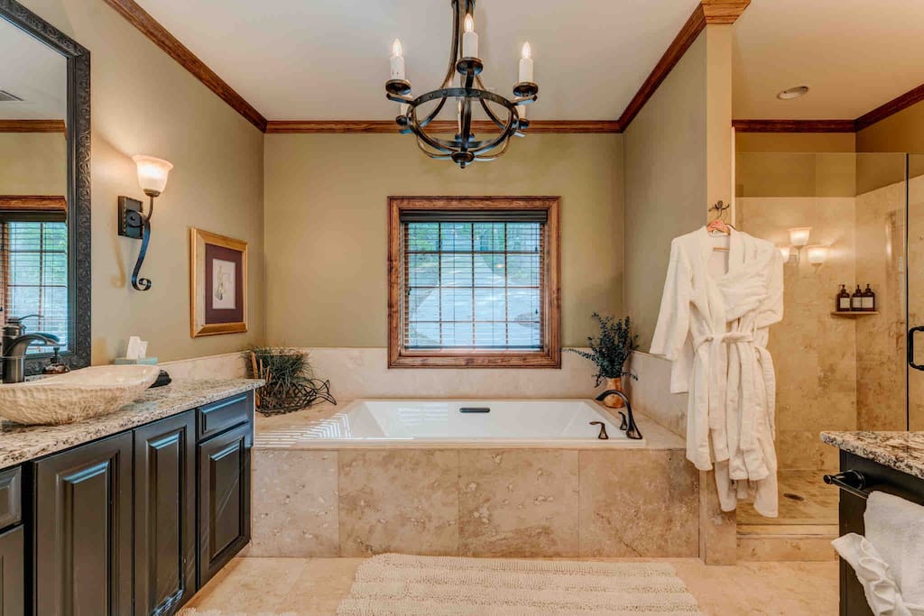 “The master bathroom tub is a dream!” Nina 
“Huge soaking tub in owner’s suite” Tarah - Bearfoot Falls-110ft Private Waterfall -5*Mtn View - Jasper