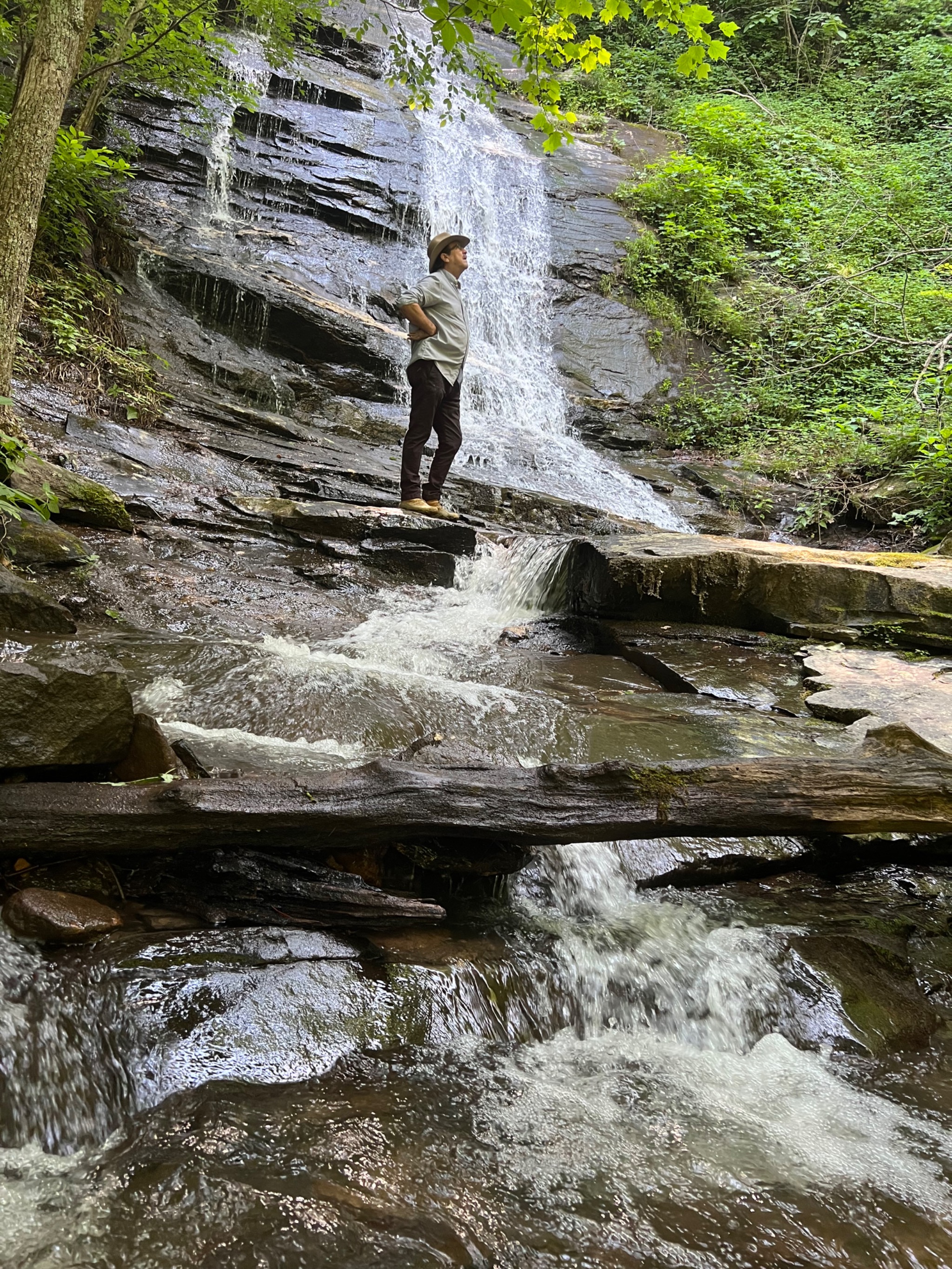 Bearfoot Falls-110ft Private Waterfall -5*Mtn View - Jasper