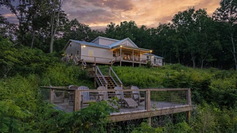 Crest View Lodge
