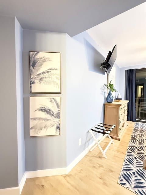 Newly Renovated! 3BR/2BA Huge Balcony!!