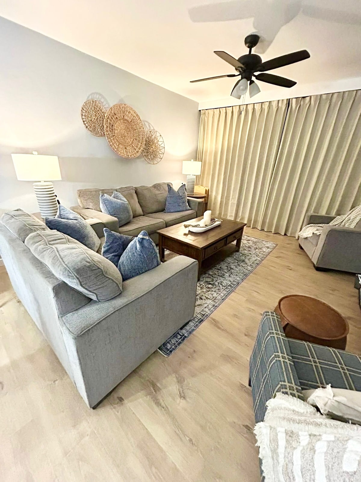 newly-renovated-3br-2ba-huge-balcony/