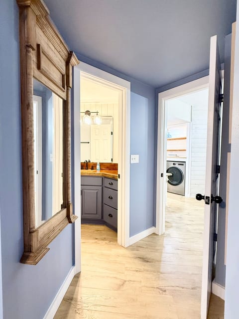 Newly Renovated! 3BR/2BA Huge Balcony!!