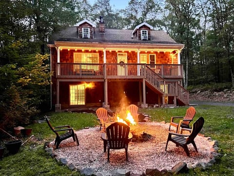 Peaceful Cabin on 2.5 wooded acres- 3 Bed/2.5 bath