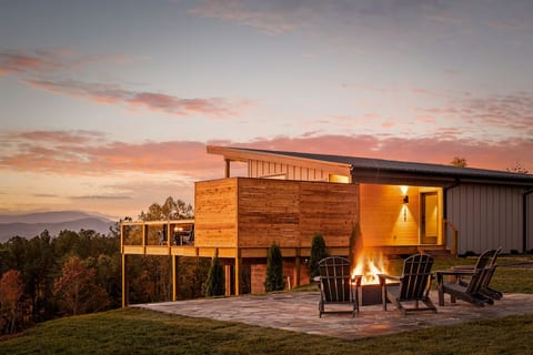 2BD Private Ridge Cabin | 2 King Suites + Hot Tub