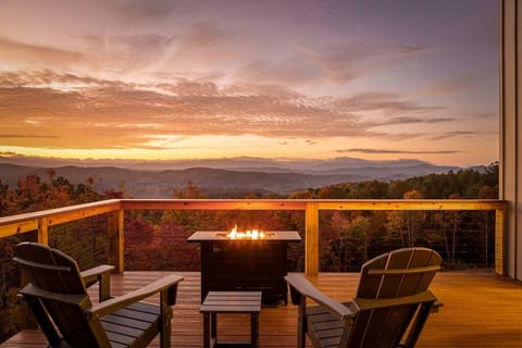 Private deck: hot tub, cold plunge, shower, grill, and fire table overlooking Cherokee National Forest