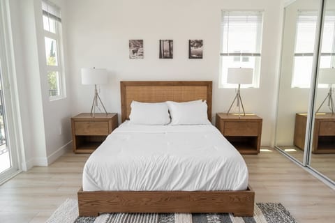 Sleek Modern 2+BR Built 2023 Office Bonus Room p64