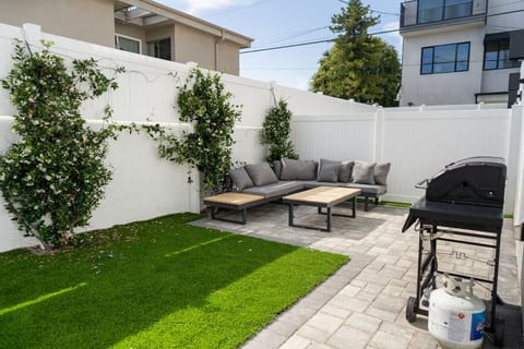 Modern 3BR Home Built 2023, Garage, EV-Charger p65