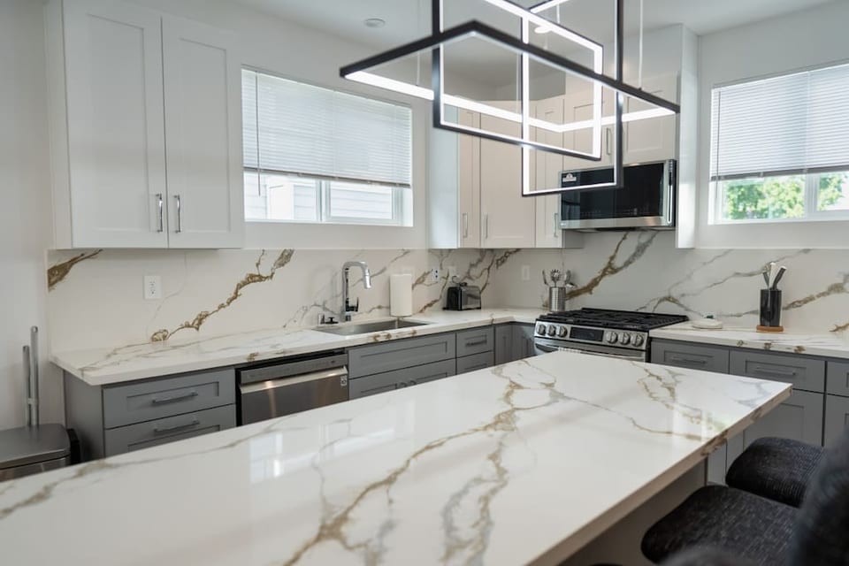 KITCHEN -- View 3D Virtual Tour of the Property Here: https://tinyurl.com/y6hx8a9e