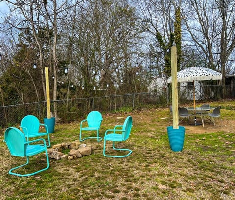 Plenty of outdoor seating to chill. Firepit for those cozy nights.