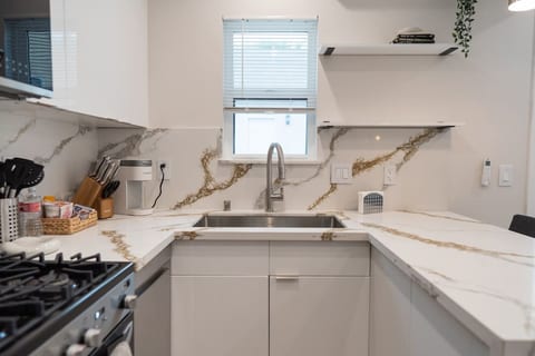 NoHo 1BR Apt: Newly Remodeled w/ Private Patio p62