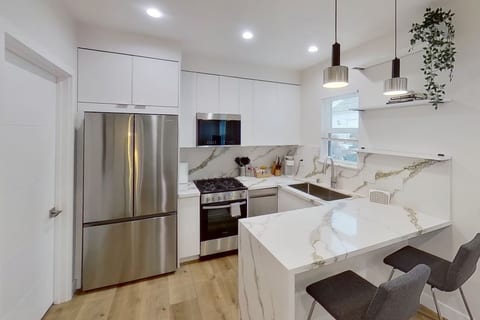 NoHo 1BR Apt: Newly Remodeled w/ Private Patio p62