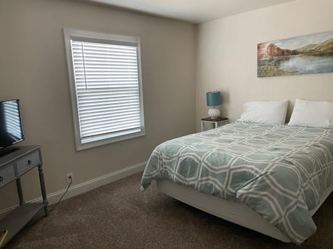 King bed, pet friendly, comfortable house!