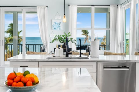 Fresh breeze while cooking island eats