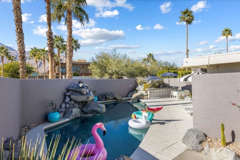 NEW! Racquet Club: Private Pool & Mountain Views
