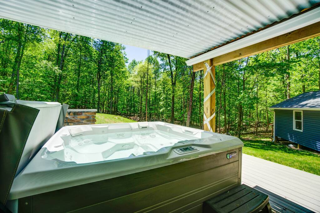 4 King Suites | Hot Tub | FirePit | Arcade | Games