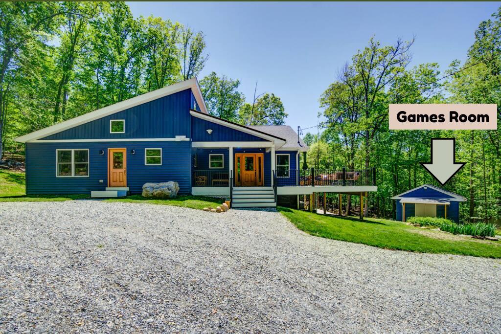 4 King Suites | Hot Tub | FirePit | Arcade | Games