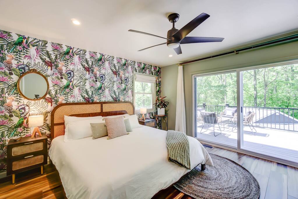 4 King Suites | Hot Tub | FirePit | Arcade | Games