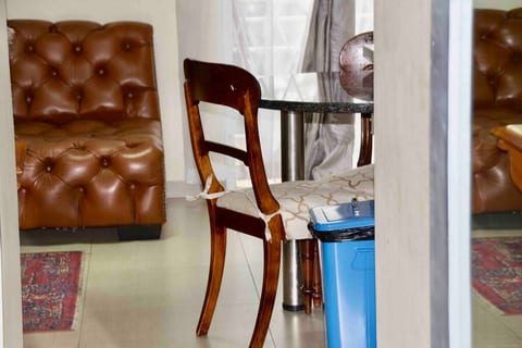 Suave Zenko: 12 Madison , Sandton
