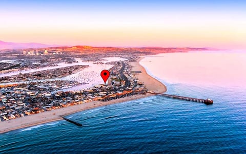 The ultimate prime downtown location: Steps to the vibrant beach and stunning bay view—your adventure starts here!