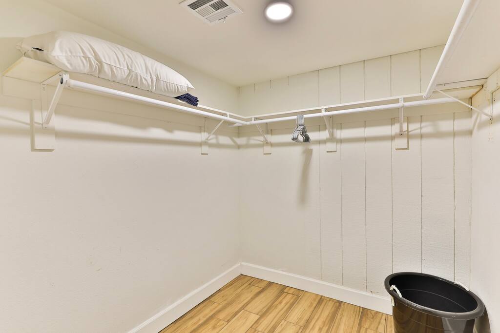 Walk in closet