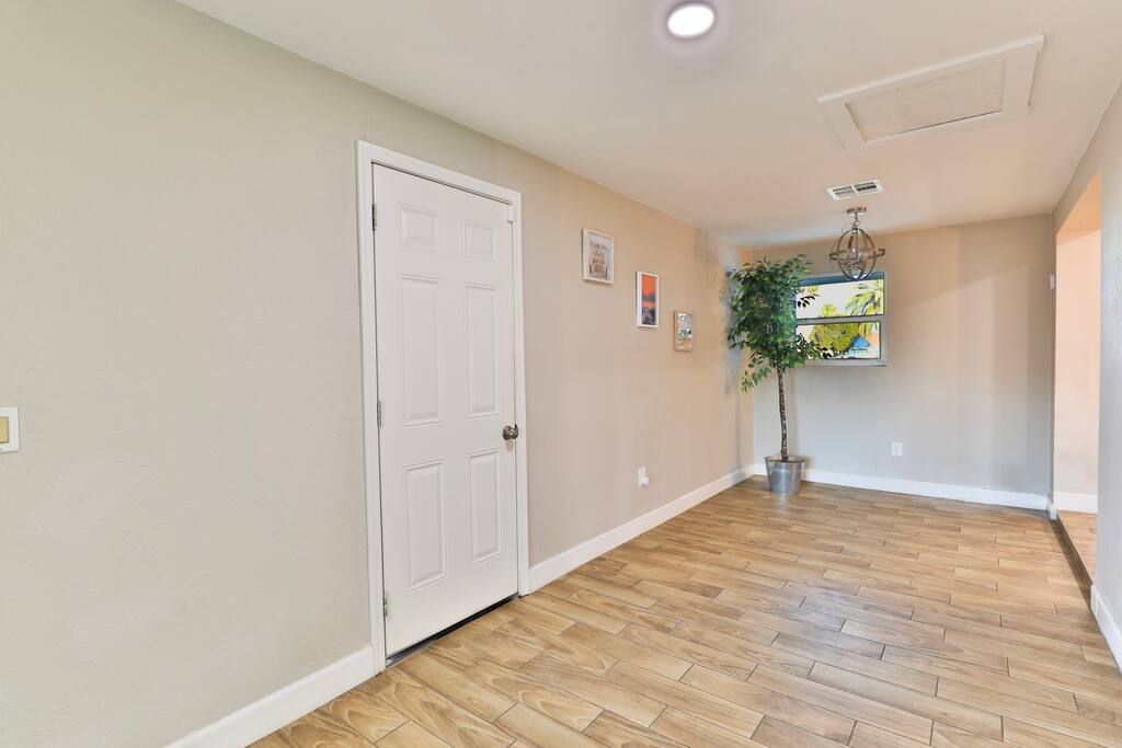 Passage area to the backyard