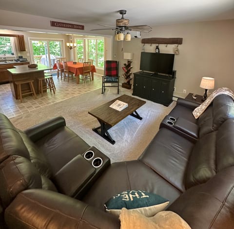 Open concept living room/kitchen