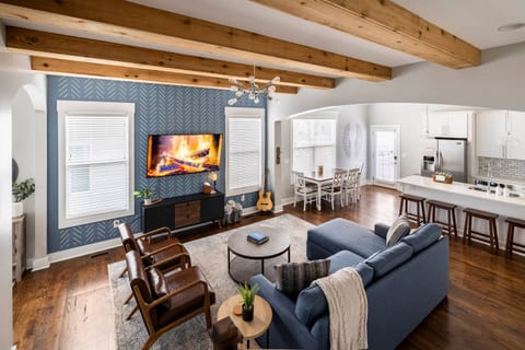 Speakeasy Game Room, Hot Tub, Fire Pit & Near DT