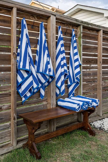 Backyard | Towel Station | Hot Tub Essentials
Convenient outdoor towel station with striped blue towels, sturdy wall hooks, and a wooden bench—perfect for drying off after a relaxing hot tub soak.
