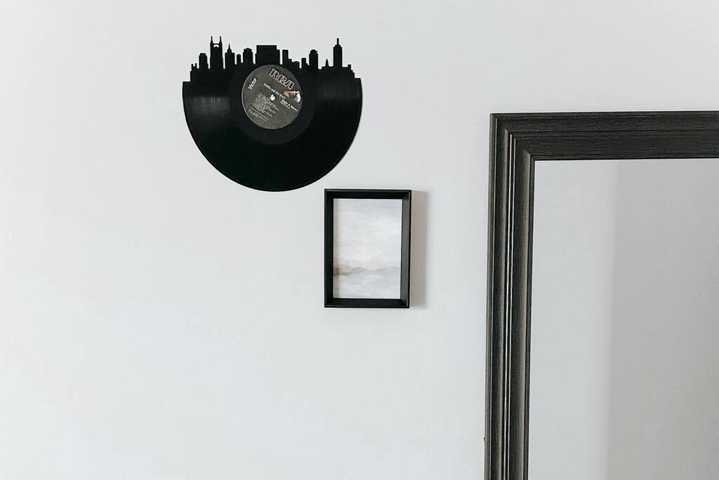 Bedroom Decor | Nashville Touches | Artistic Wall Accent
Unique wall art featuring a vinyl record cut into the Nashville skyline, paired with minimalist frames and a sleek mirror for a stylish Music City vibe.