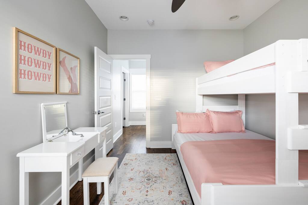 2nd Floor | Queen & Single Bed | Walk-in-Closet
The bunk bedroom with a Twin XL over a comfortable Queen purple mattress w/ a shared bathroom. This room also has a vanity that doubles as a dedicated workspace. Plus a dresser and walk-in closet.