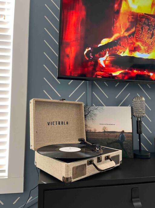 Victrola vinyl record and MP3 player